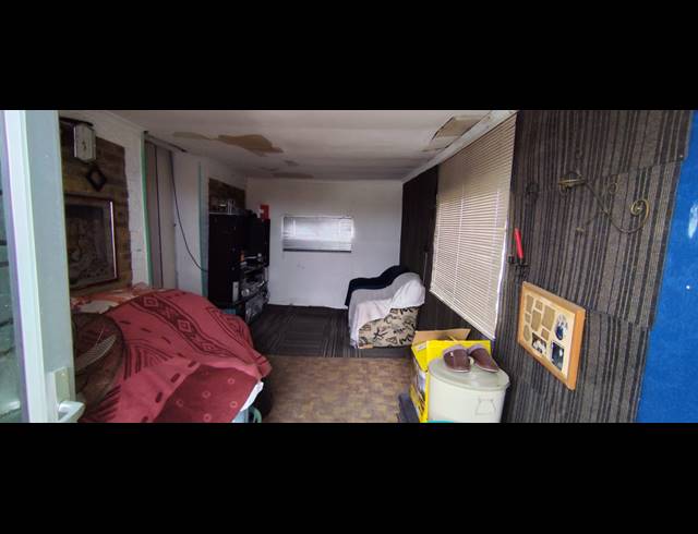 2 BEDROOM FREEHOLD FOR SALE IN MANENBERG